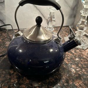 Tea pot